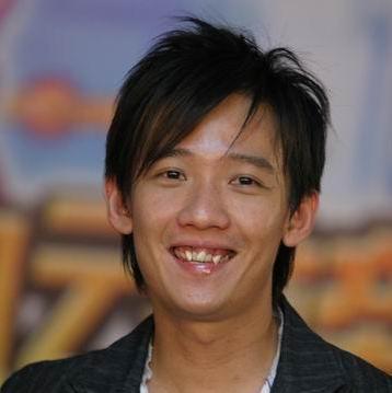 娱乐圈|娱乐圈人人一口亮瞎眼的假牙,坚持自然的明星才是最美的