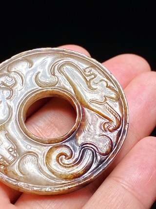 和田玉籽料|汉 和田玉籽料 白玉 水银沁 螭龙纹 玉壁 挂件把件