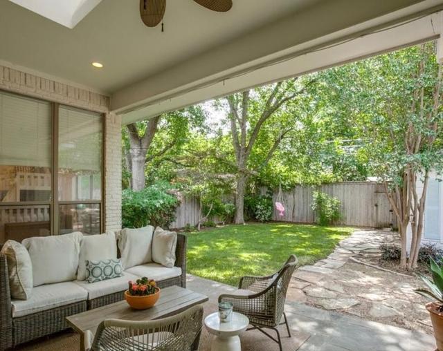 倘若家里没有院子，我就打造室内景观！楼梯下做鱼池，赏心悦目