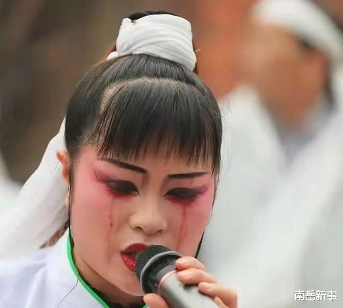 哭灵人李美珍：10年家暴经历让她哭得真切，如今一场能拿3000元