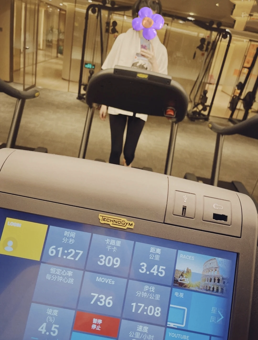 奚梦瑶|奚梦瑶产后两个半月晒健身照,健身房里大汗淋漓,状态依然年轻