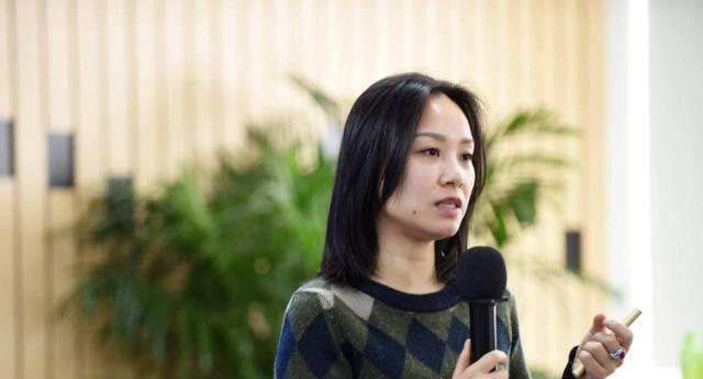 香港女富豪纪凯婷,30岁身家达几百亿,却爱上农村出身“穷小子”