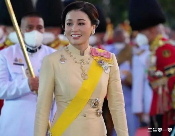 思蕊梵|同样是陪伴苏提达出镜,帕公主尝试接纳王后,思蕊梵躲闪保持距离