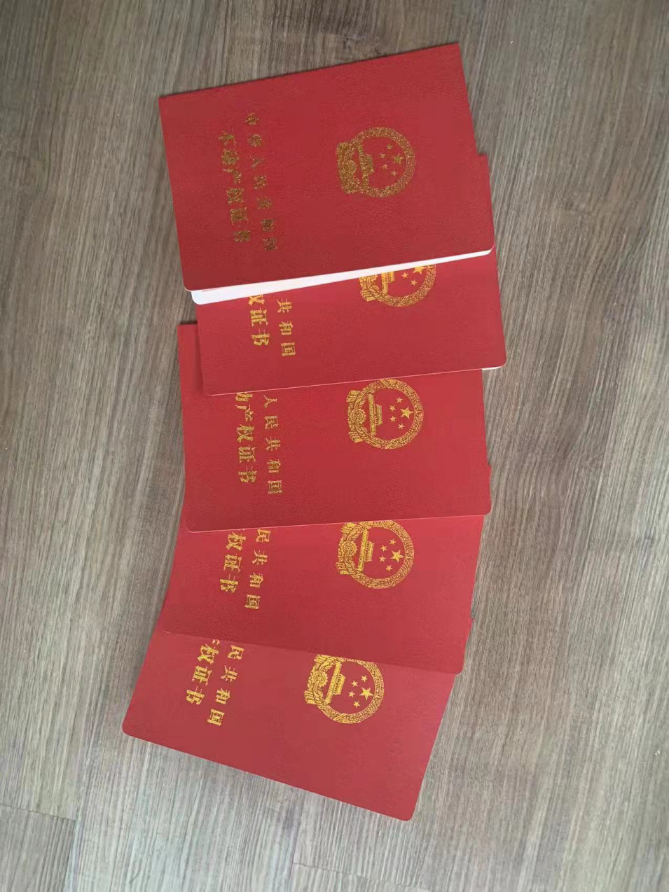 “长跑10多年，也要拿下来！” 英伦十八700户业主将喜提爱房本过年