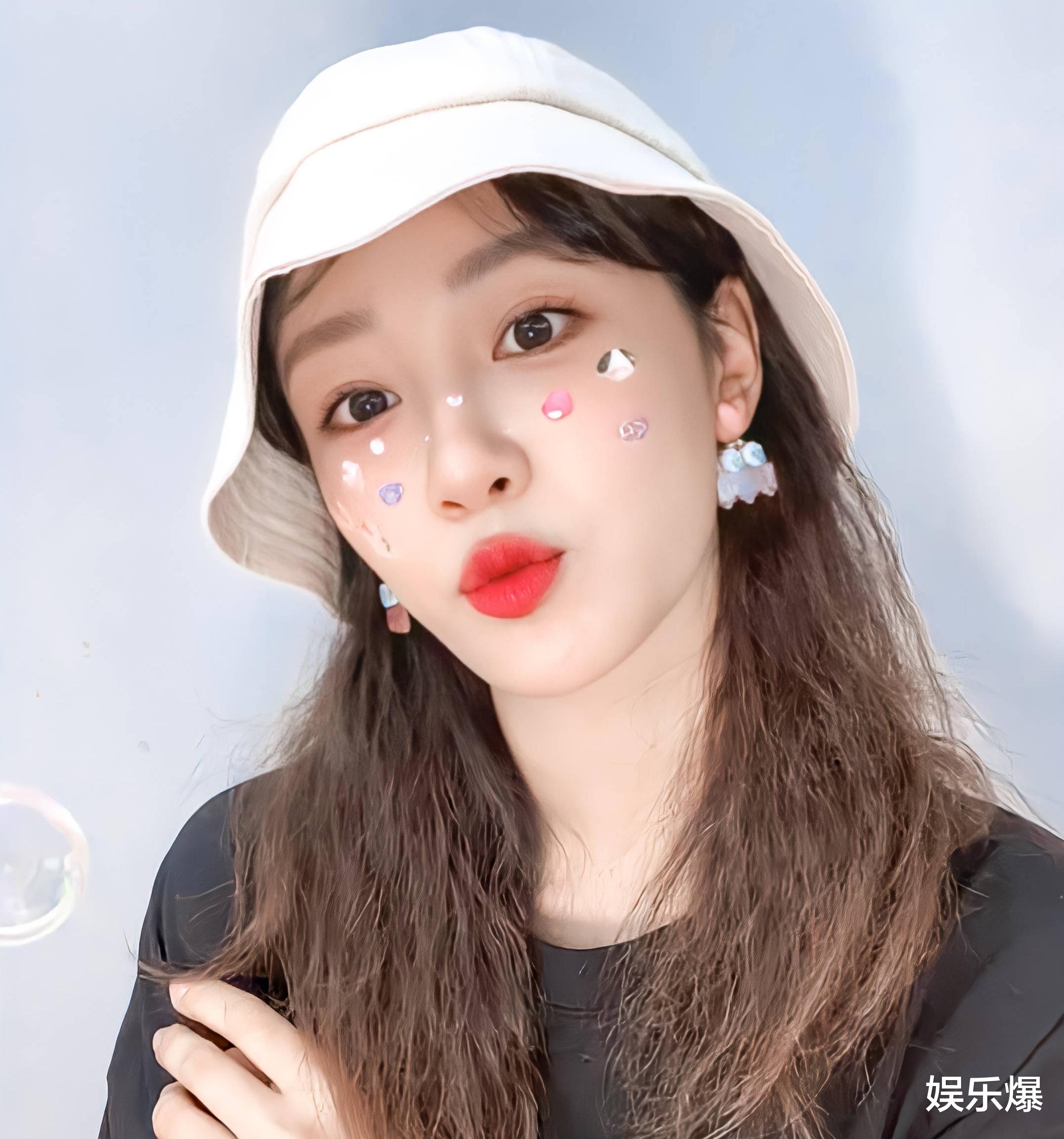 穿衣搭配 杨紫晒减肥餐后,又晒自拍营业,状态良好力证减肥效果