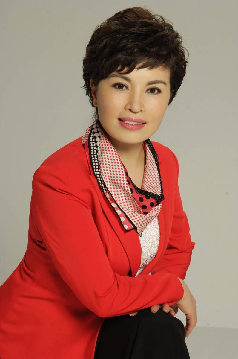 李瑞英与张宇燕她努力调整自己的情绪,将新闻播完后才赶到医院看望