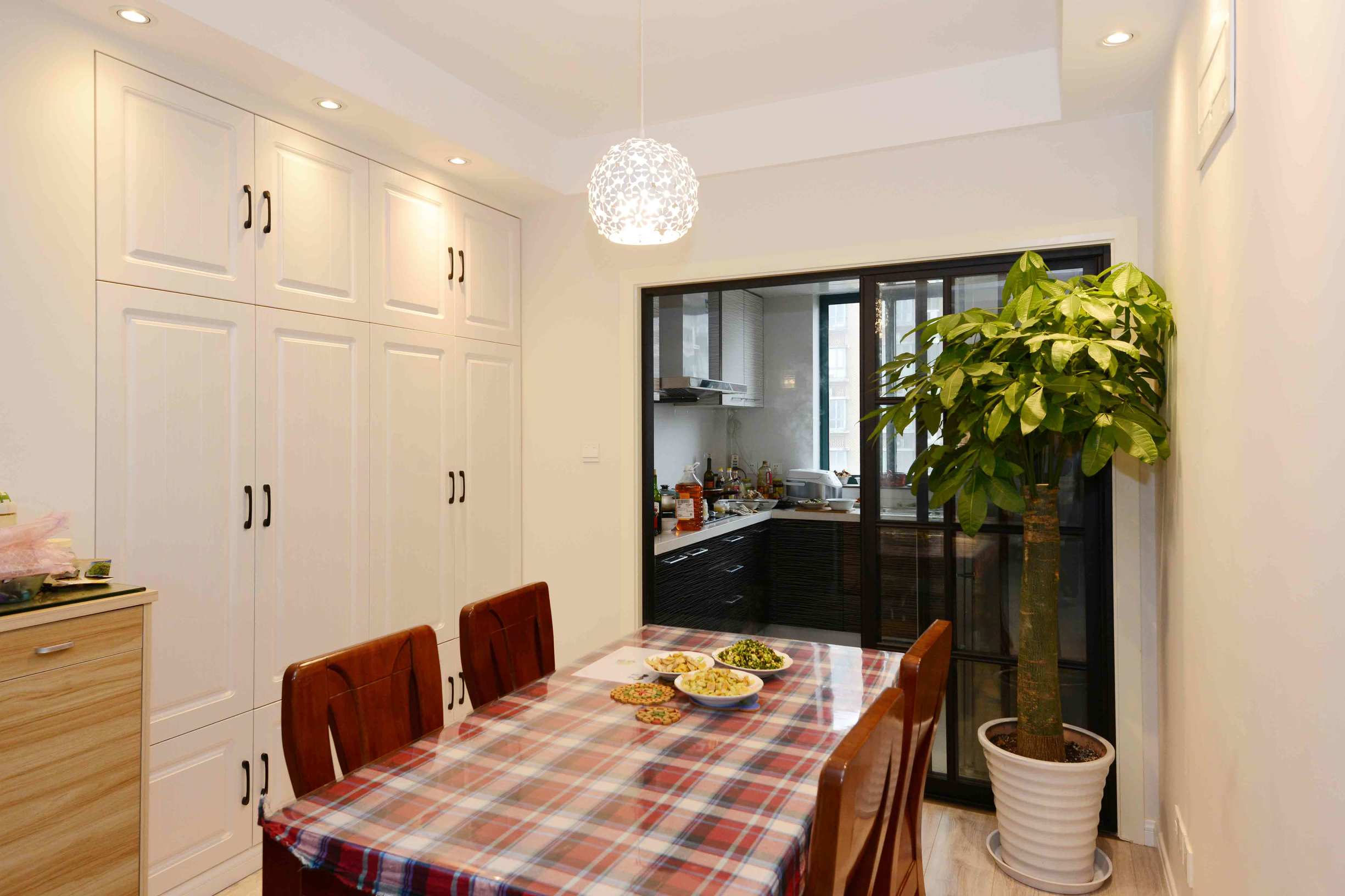 晒晒邻居家的新房,一进门就被迷住了,头回见这么漂亮的飘窗柜!