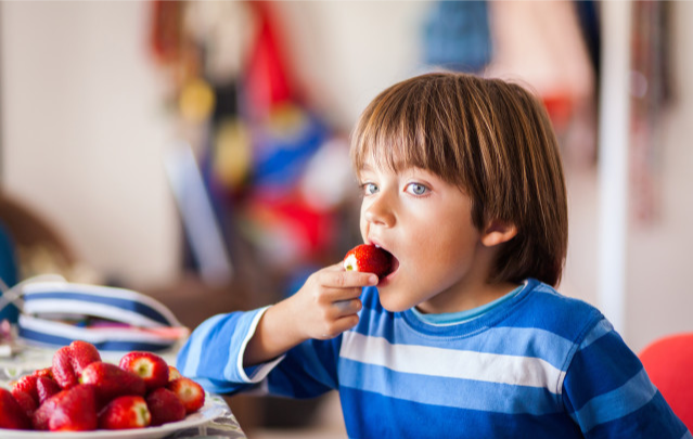 水果|入冬后,4种水果建议家长给孩子常吃,补充维生素,提高免疫力