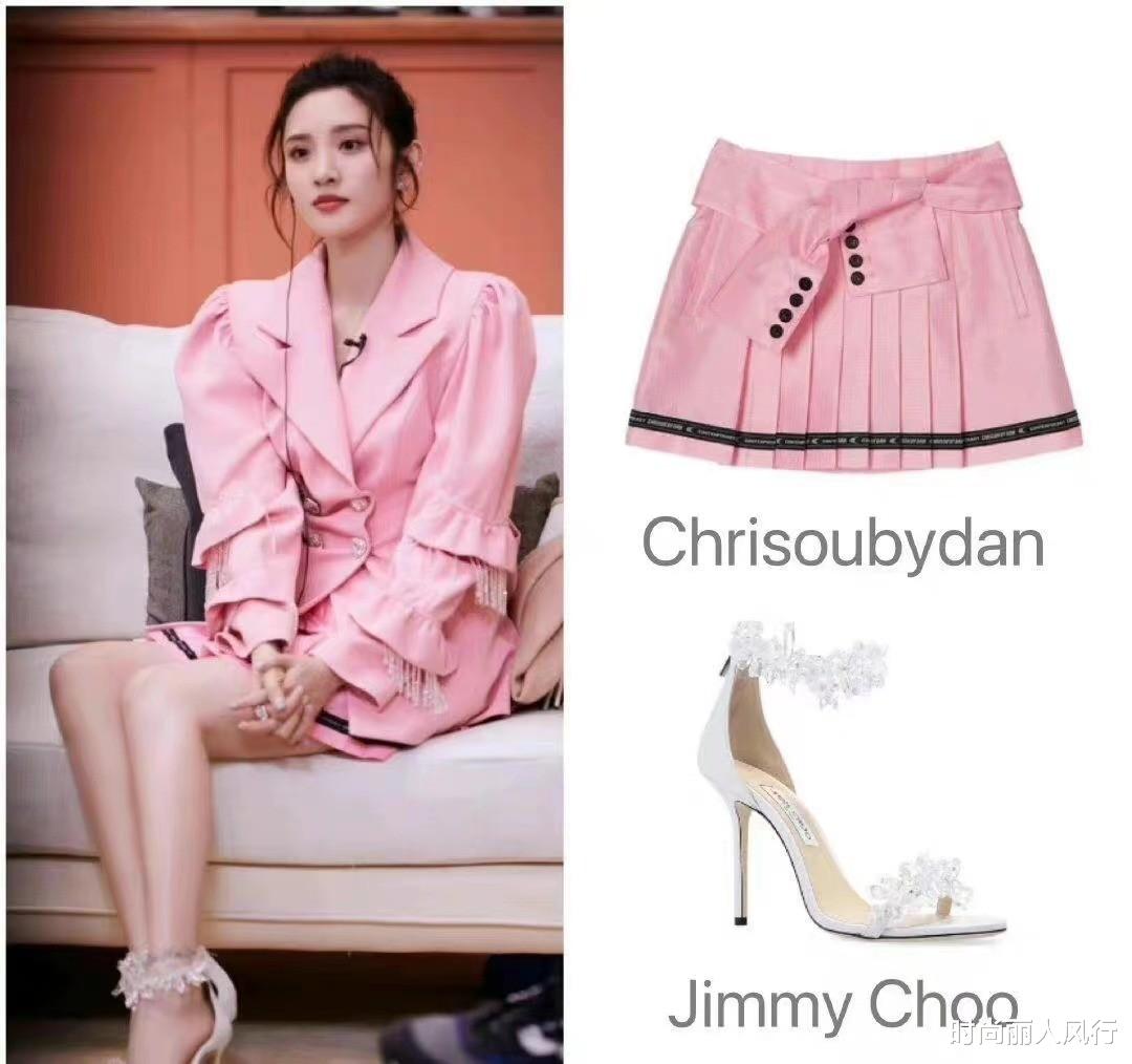 唐艺昕|张若昀唐艺昕终于秀恩爱！开300万迈巴赫出行，唐艺昕造型潮味足