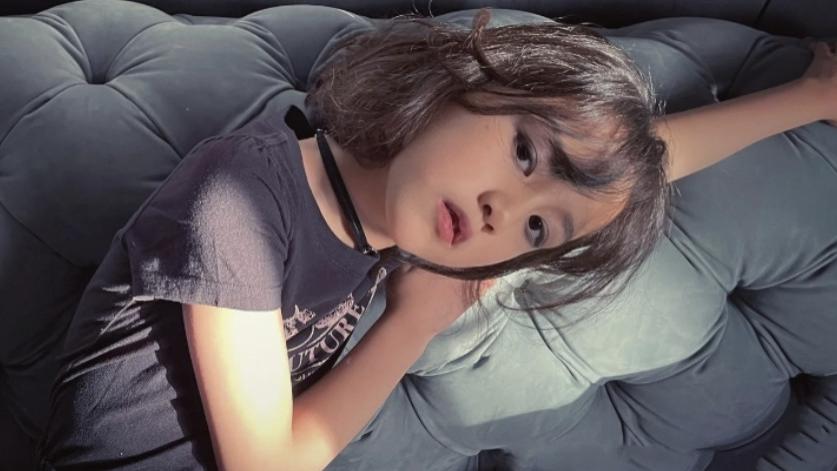 安迪·麦克道威尔 黄磊小女儿拍时尚大片！带项圈涂黑眼影气场足，比黄多多还成熟
