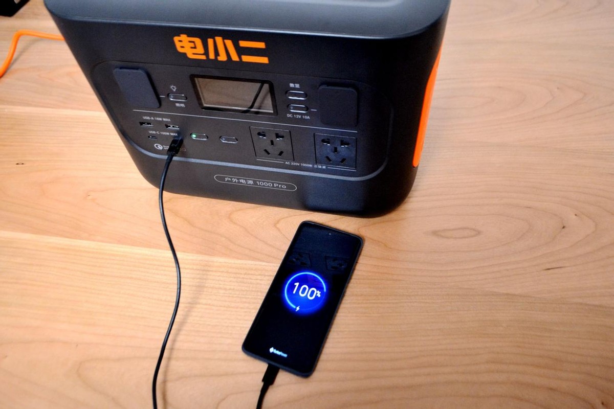 USB|支持220V市电，最快1.8h充满1度电！电小二户外电源1000Pro测评