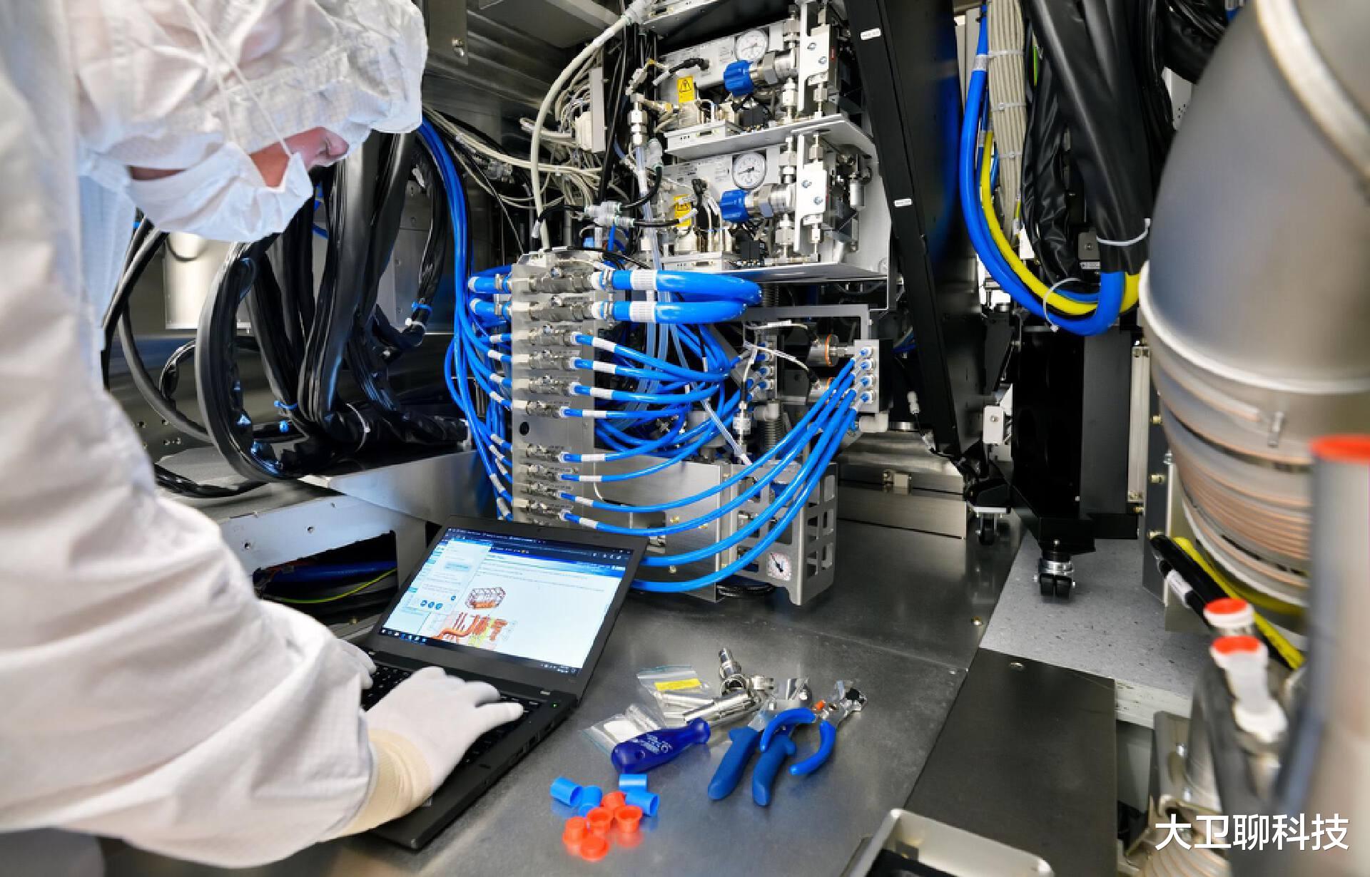 芯片|中国芯秀肌肉?绕开EUV光刻机成可能,龙芯实现芯片堆叠技术突破