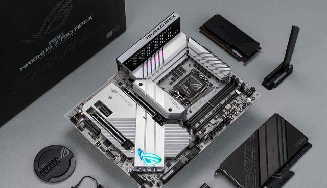 破9GHz！华硕ROGZ790APEX主板再创超频新纪录