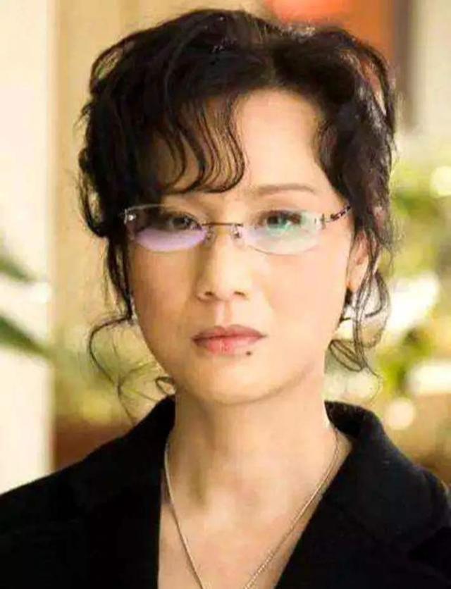 杨贵妃|无儿无女的李建群，与著名导演同居27年不结婚，临终后悔令人破防