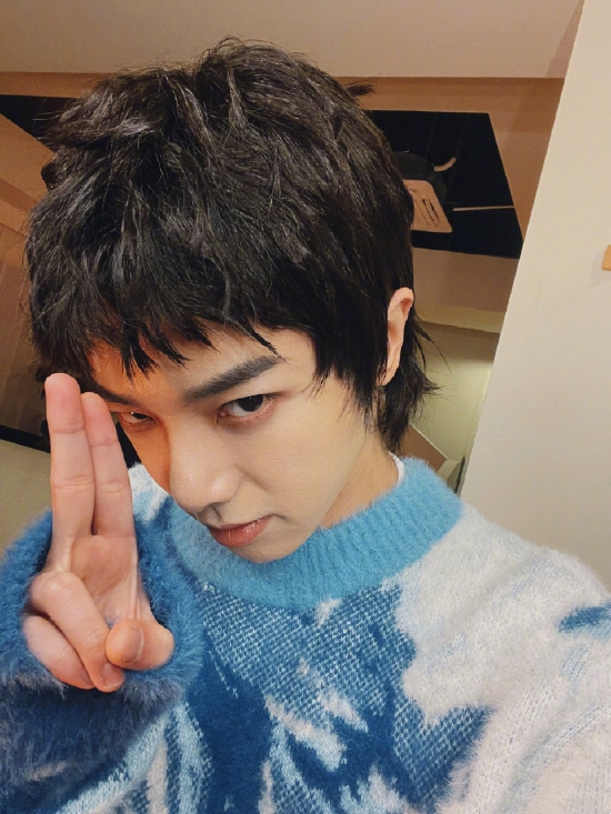 华晨宇|华晨宇晒照宣布开工，录制《王牌对王牌7》，首期飞行嘉宾也曝光