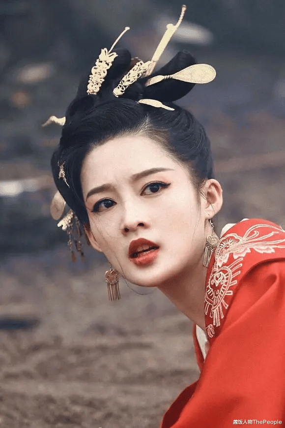 鞠婧祎|继千金妆、奶醉妆后,又一妆容走红?求求女明星们别再无脑跟风