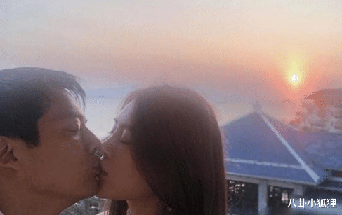 郭德纲|周迅前夫晒与年轻美女合照疑官宣新恋情，女方是企业家比他小24岁