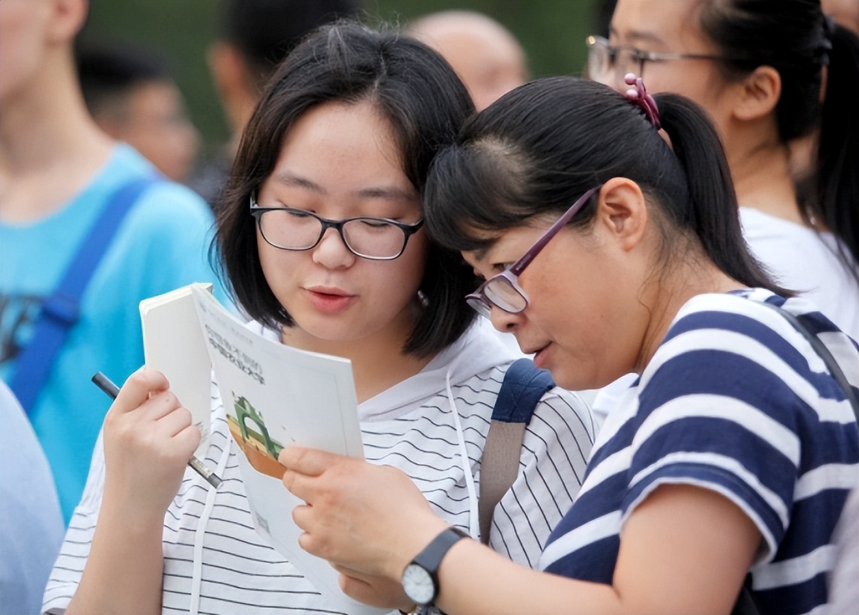 大学|大学中“烧钱”的3类专业,家里没矿尽量避开,毕业找工作困难