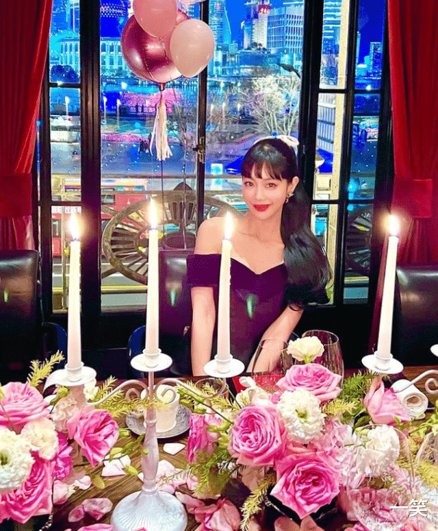 当红女星|结婚3年，亚洲第一美女克拉拉与老公首同框，甜蜜表白：永远的爱