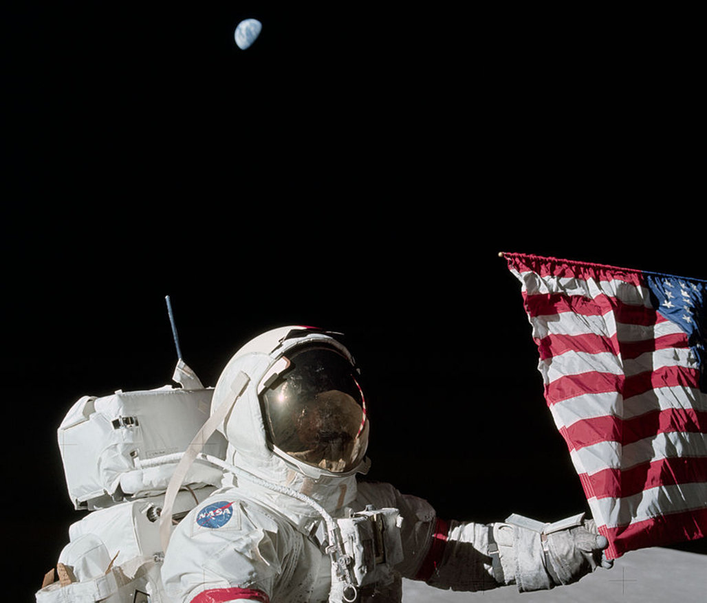 登月是骗局:月球天空是黑的,但为什么没有星星?