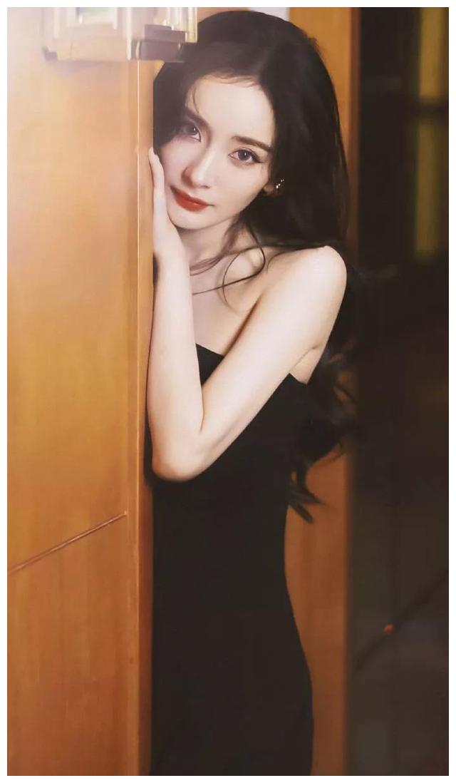 赵丽颖|赵丽颖杨幂同穿高定,曾经被嘲土鳖的赵丽颖真的与时尚无缘吗?