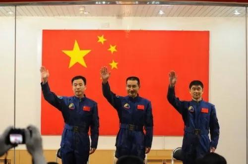 航天员回来后,能得到哪些奖励?每年都设立600万元大奖!
