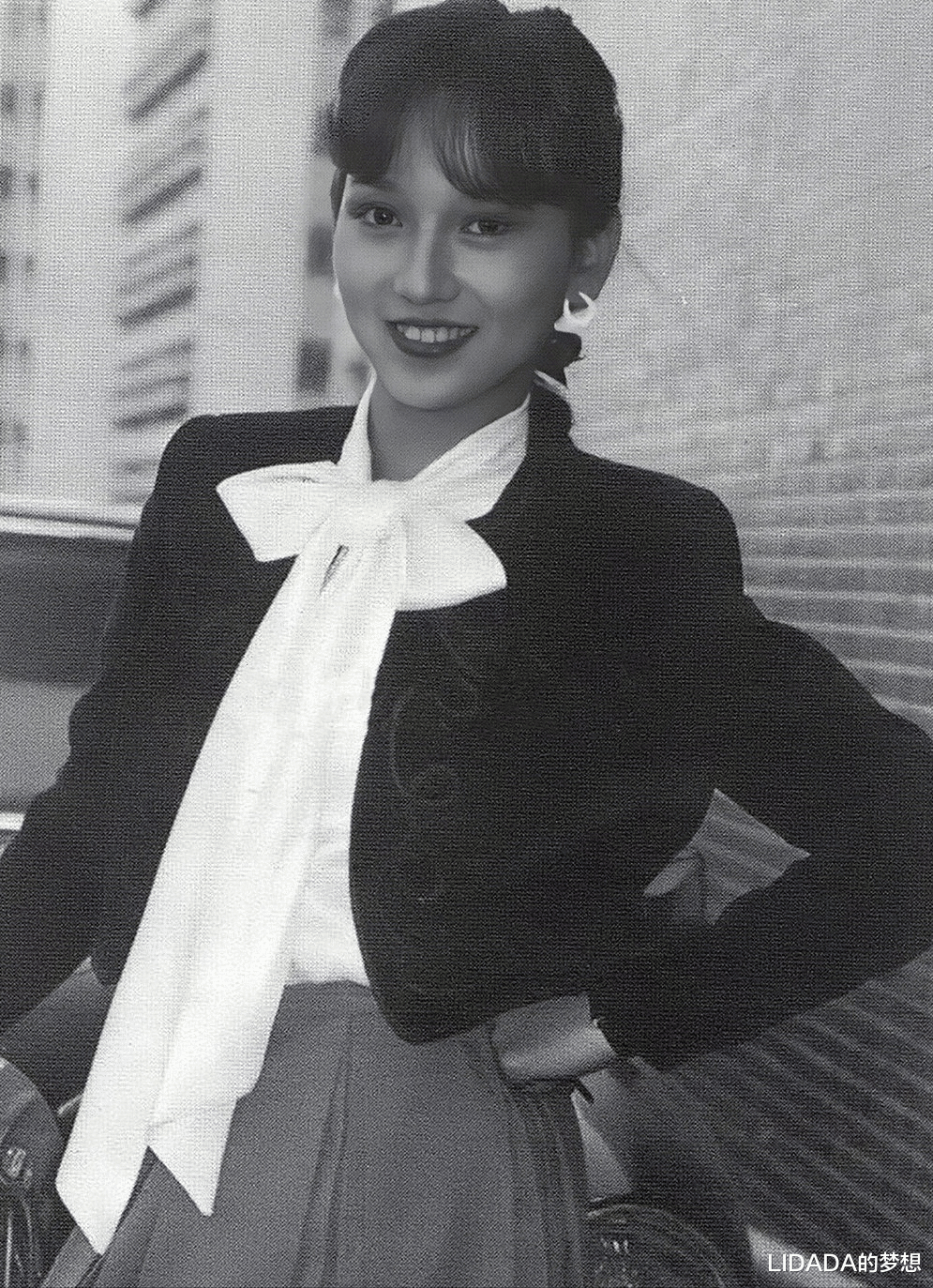 赵雅芝|赵雅芝：带两个儿子再婚嫁黄锦燊，恩爱三十多年生一子，幸福美满