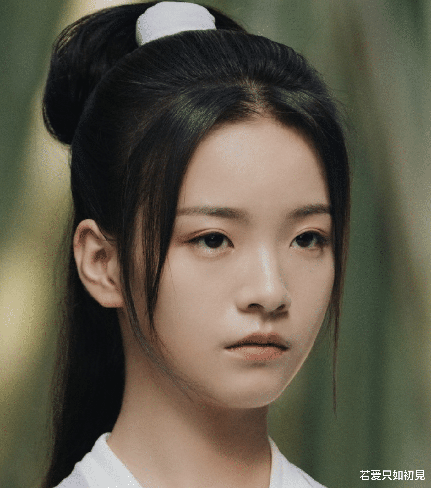 李依晓|五官凑在一起，越看越丧！“自带苦相”的10位女星