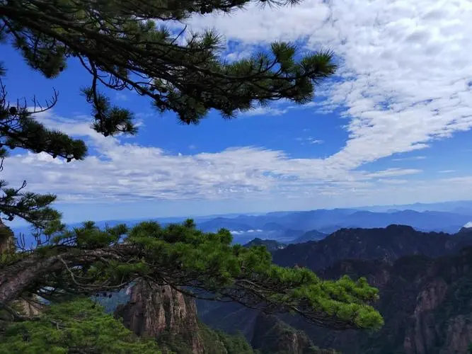 美丽|国内四座漂亮的山峰，日照金山是无数人梦寐以求想要一览的美景