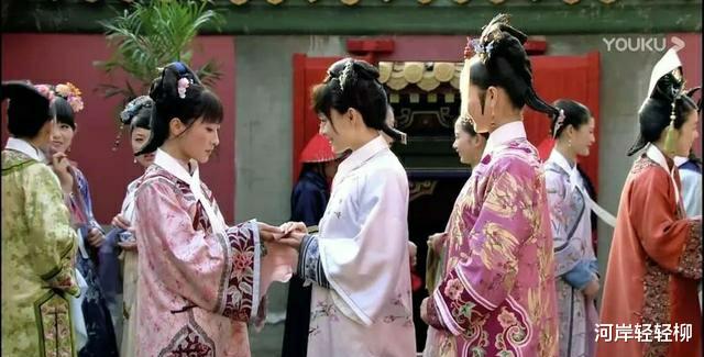 甄嬛|为什么安陵容晋封妃位的头饰这么简单,跟甄嬛和华妃的差了好多?