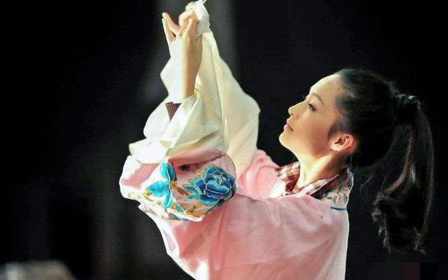 李沁|李沁32年还没结婚，结婚是爸妈的心病