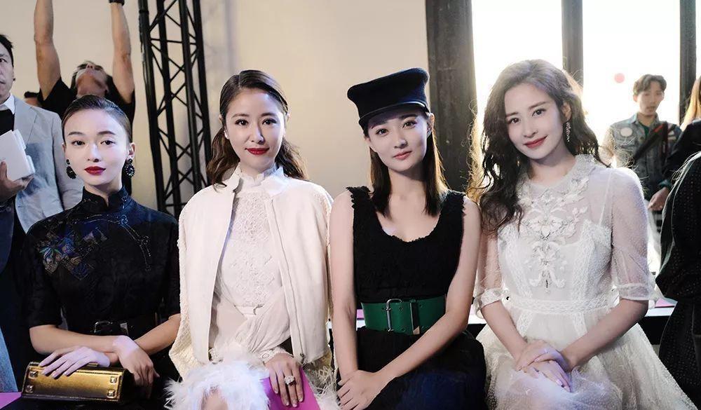 西施|和颖儿同框真看出林心如老了，奔五年纪全靠妆容撑，但气场挺足的