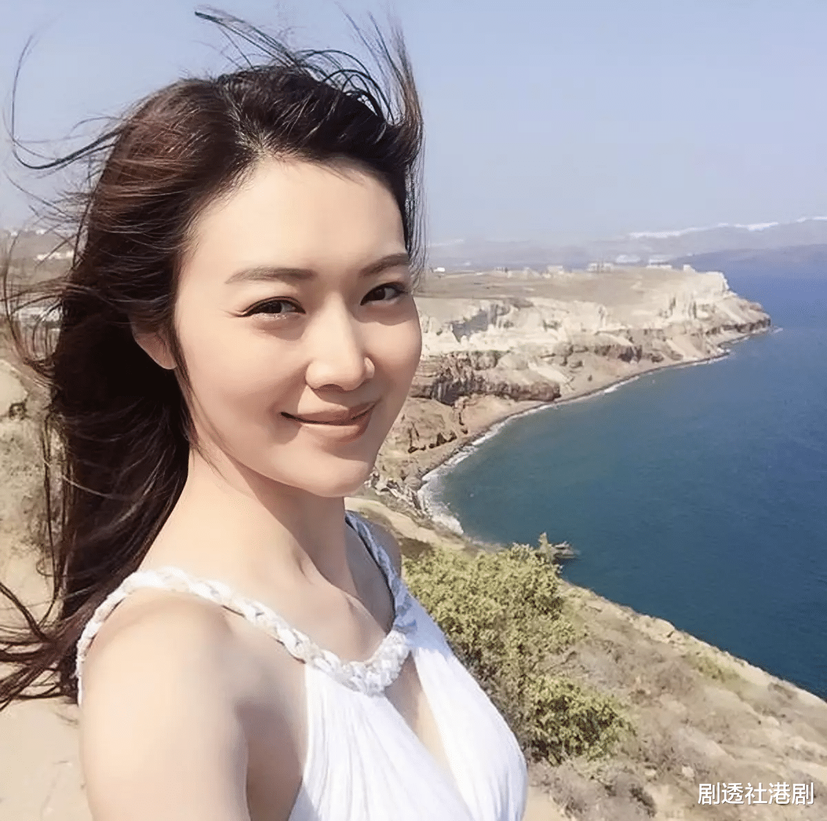 叶翠翠|知名港姐冠军7000万豪宅曝光！与丈夫四年抱仨，身材消瘦疑患重病