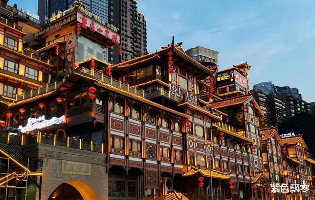 三亚|火炉城重庆为什么暑假火了？来了就不想走的魔幻城，附亲子游攻略
