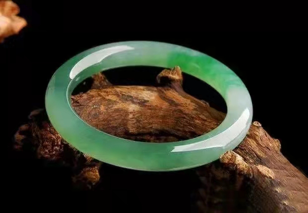 灞河|翡翠手镯的种类清单。你选对翡翠手镯了吗?