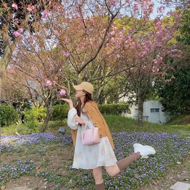 郑欣宜 春日彩色匹配，百变少女闪亮登场