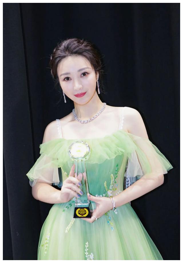 女主播|我，柳岩，20岁出道39岁走红，优秀的男人不会找我这样无敌的女人