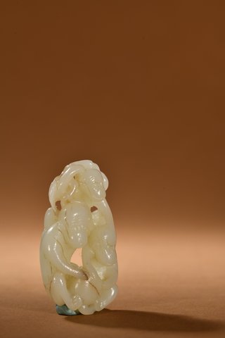和田玉籽料|清代 和田玉籽料灵猴献寿把件