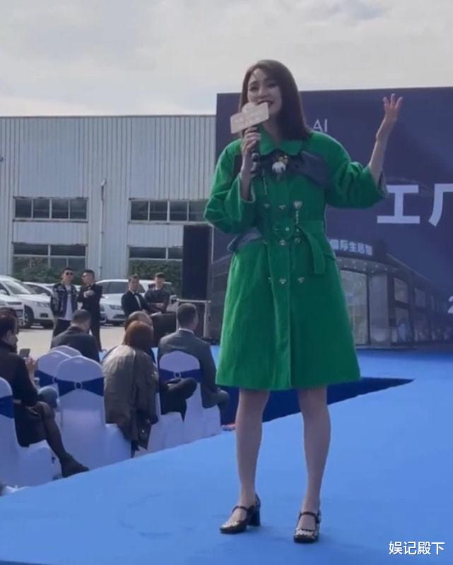 沉香如屑|洪欣街头商演无人捧场，为养家降低身价，50岁依旧在为老公打拼！