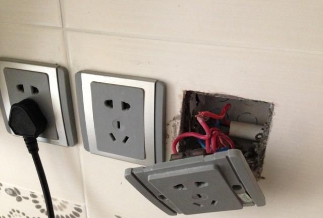 为什么电线都要绕几圈再接开关?只是为了多赚钱吗?大家都误解了