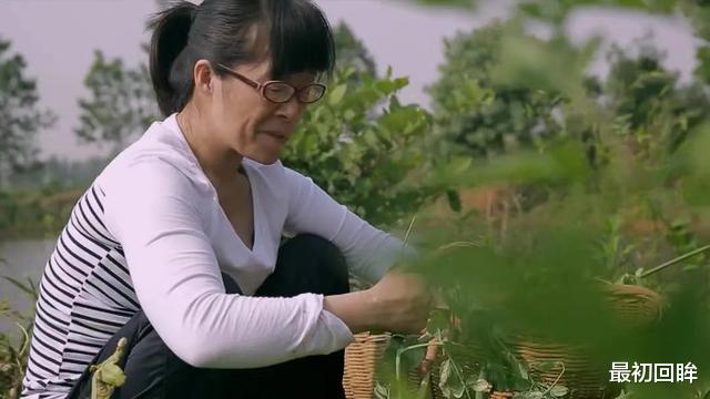 余秀华|46岁余秀华和90后男友结婚:评论区上万条恶评,让我三观炸裂了