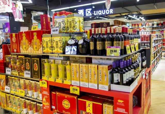 藏在超市角落里的3款“裸瓶酒”,都是100%无香精的纯酿 好喝不贵