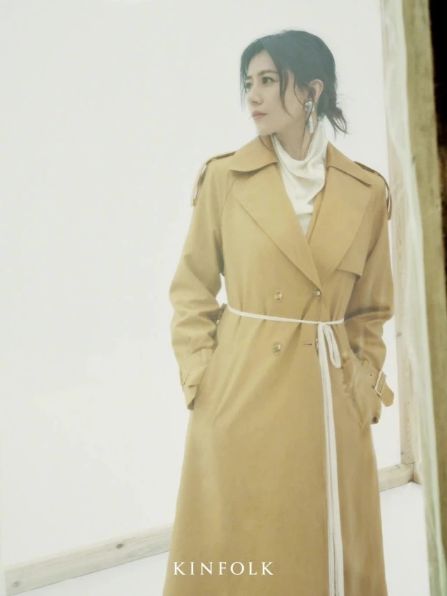 高圆圆回归时尚圈太惊喜！穿极简主义风霸气十足，女王范十足