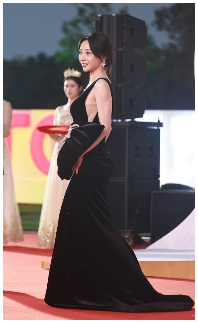 倪妮|给金鸡奖红毯上最惊艳的18位女星排个名:倪妮第2,关晓彤垫底了