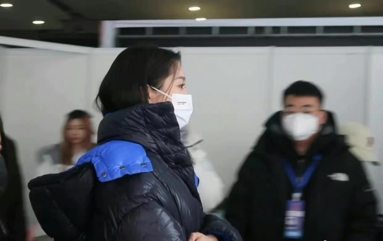 赵丽颖|北京台春晚路透图曝光：赵丽颖红裙显完美身材，马丽挑战歌舞表演