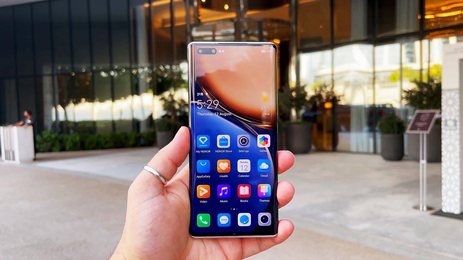 荣耀旗舰降价2900元！12GB+512GB+100倍变焦，买得早不如买得巧