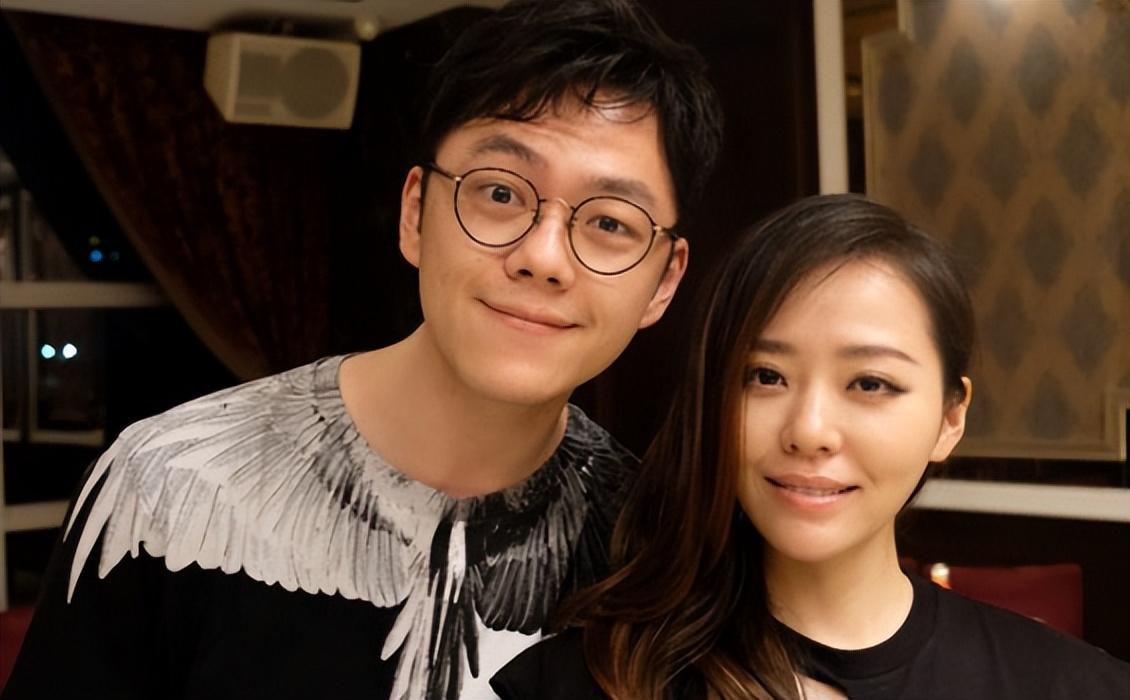 张靓颖|张靓颖：痴爱冯轲15年，被骗走数亿身家，现俩人天差地别