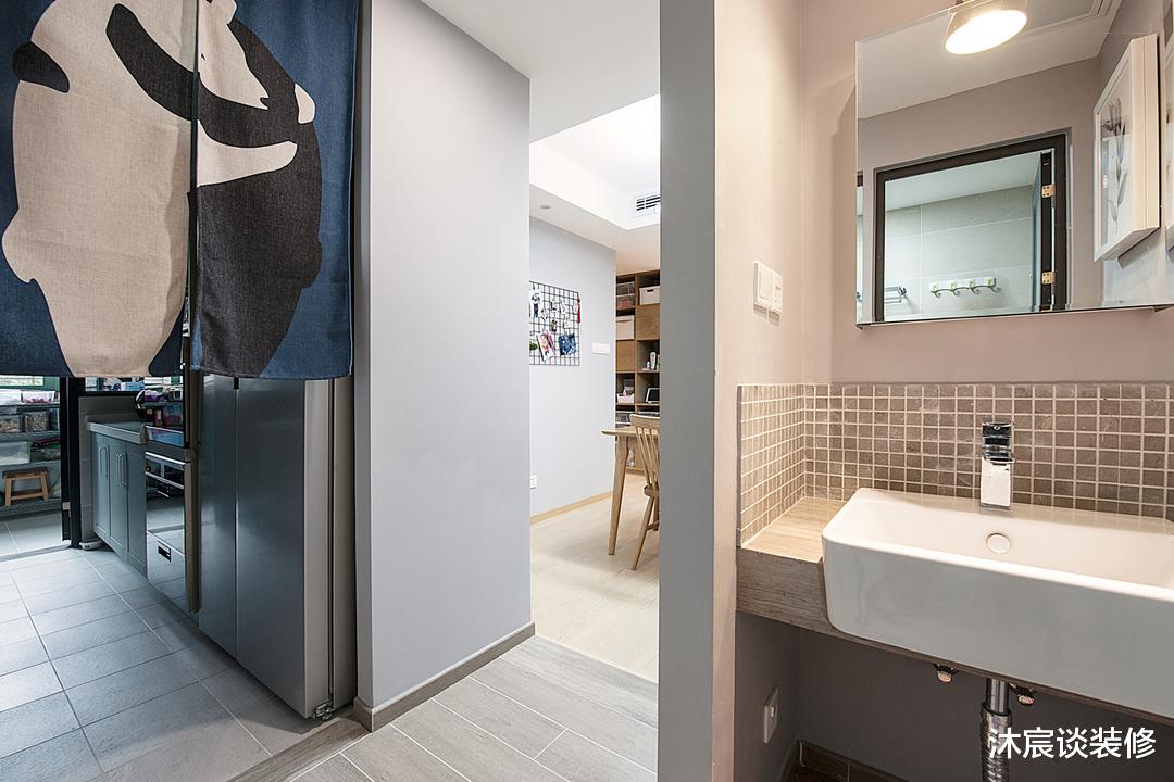 80后的第三次装修,没有用“网红”风格,室内超多收纳,还很温馨