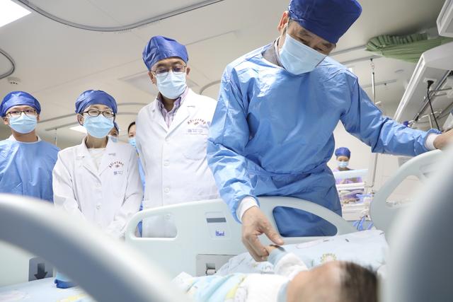 鹌鹑蛋|4个月男婴一吸气就喉鸣,每天只能睡5小时,医生:舌根部长鹌鹑蛋大小囊肿,严重可威胁生命