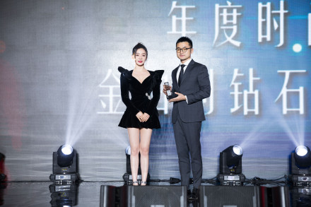 Angelababy|杨颖抠图走红毯遭网友怒谯带坏风气,费加罗风尚盛典红毯着装点评